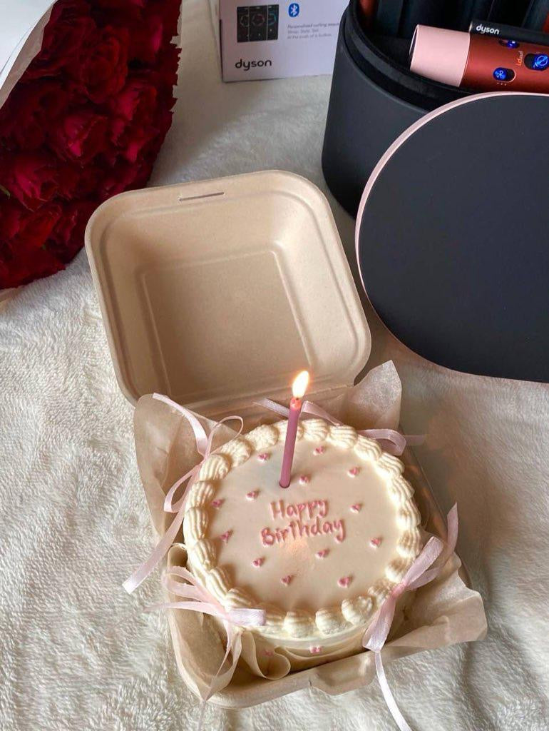 Mini cake with bow