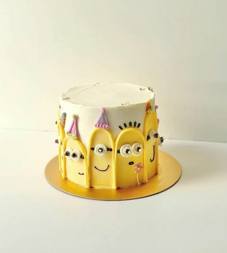 Minion Faces Cake
