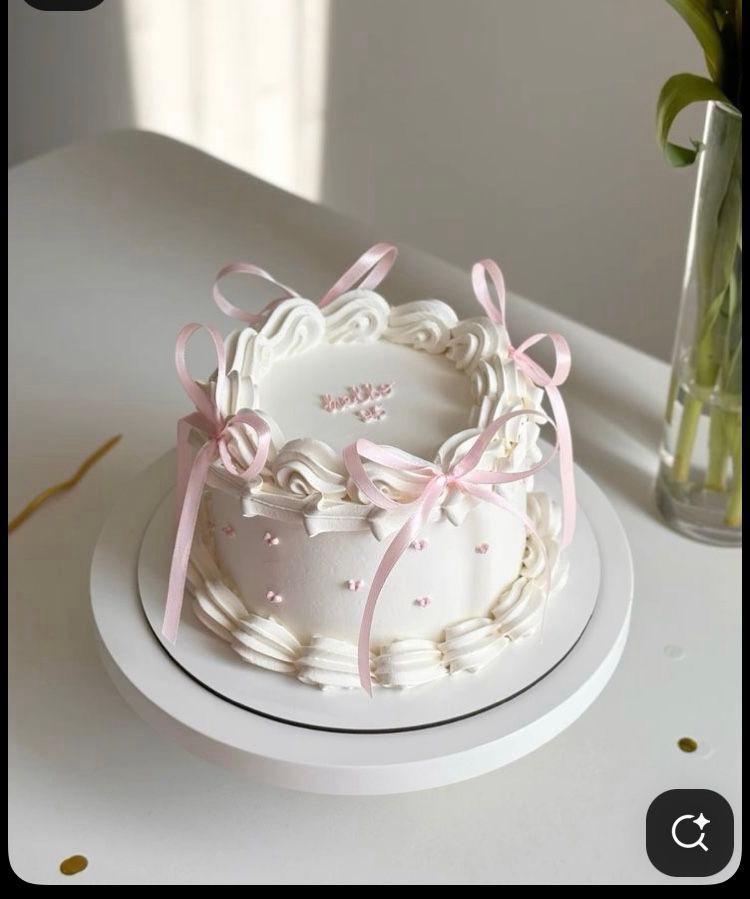 Mini cake with bow